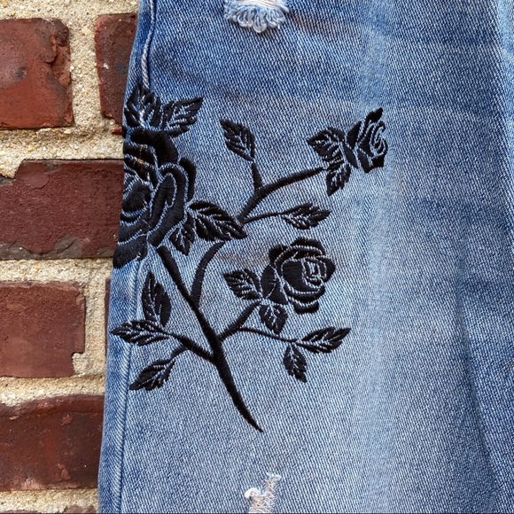 ❤️SOLD❤️ NWOT PACSUN EMBROIDERED MOM JEAN - Picture 5 of 6